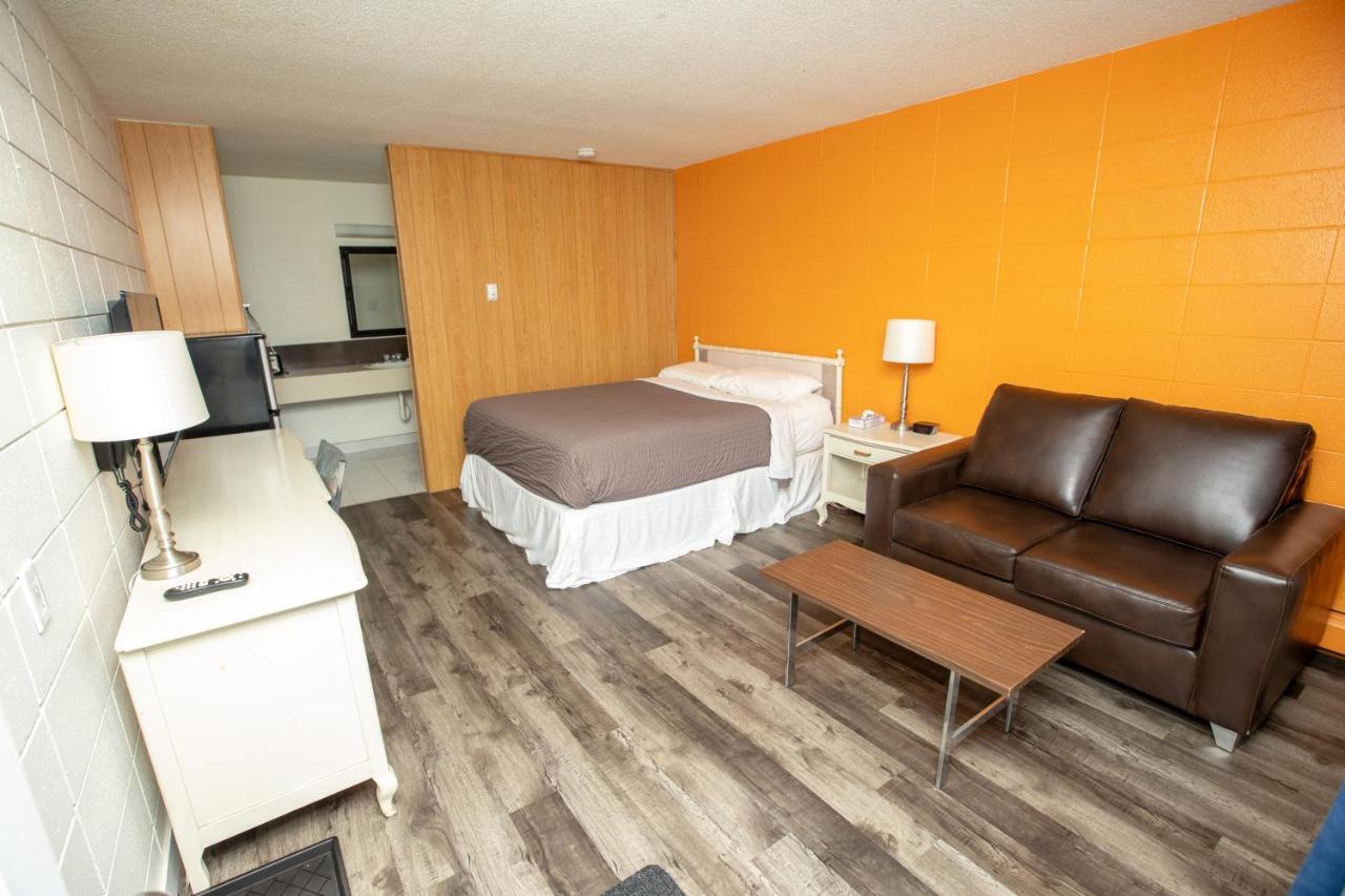 Motel Camrose Motel